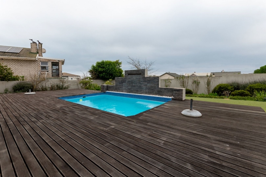 4 Bedroom Property for Sale in Myburgh Park Western Cape